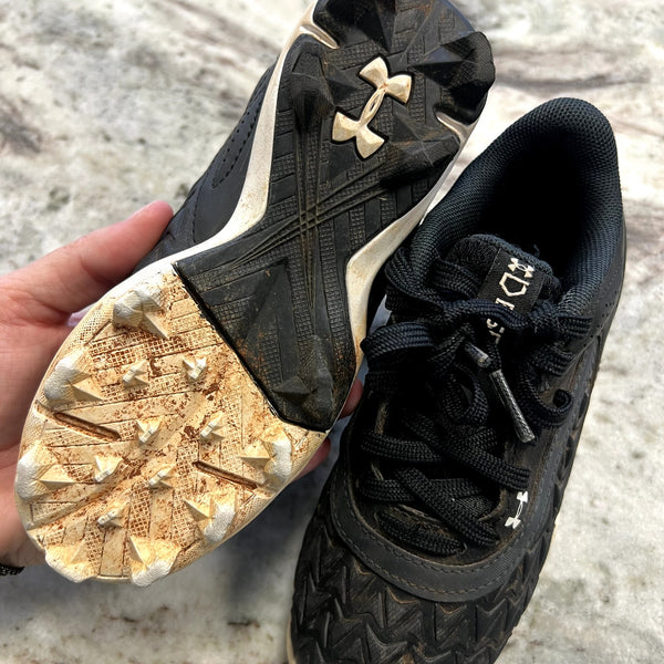 Under Armour Lace Up Black Cleats Size 11K Kids