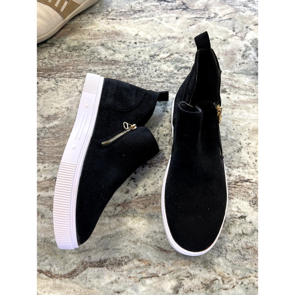 NWOT Black Slip On Shoes Size 10.5