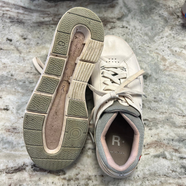 On Running The Roger Advantage Sneaker Size 6.5