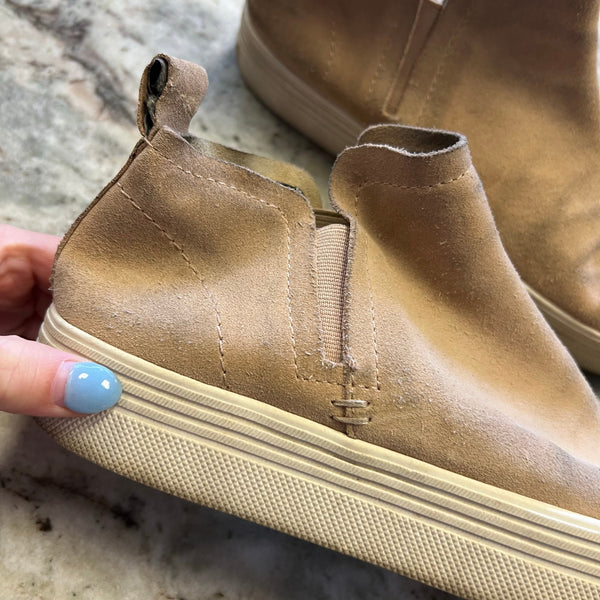 Dolce Vita Suede Slip On Sneaker Shoes Size 8.5