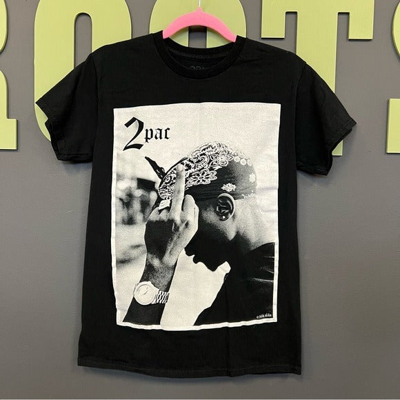 2Pac Middle Finger VTG Concert Black Short Sleeve Graphic Tee Size Small