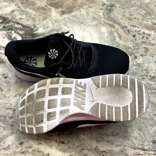 Nike Tanjun Black + White Sneakers Women's Size 9.5