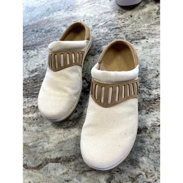 Tan Slip On Shoes Size 9.5