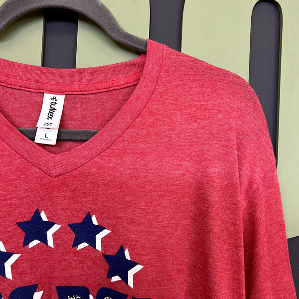 Tultex "Oh My Stars" Red V-Neck Graphic Tee Size Large