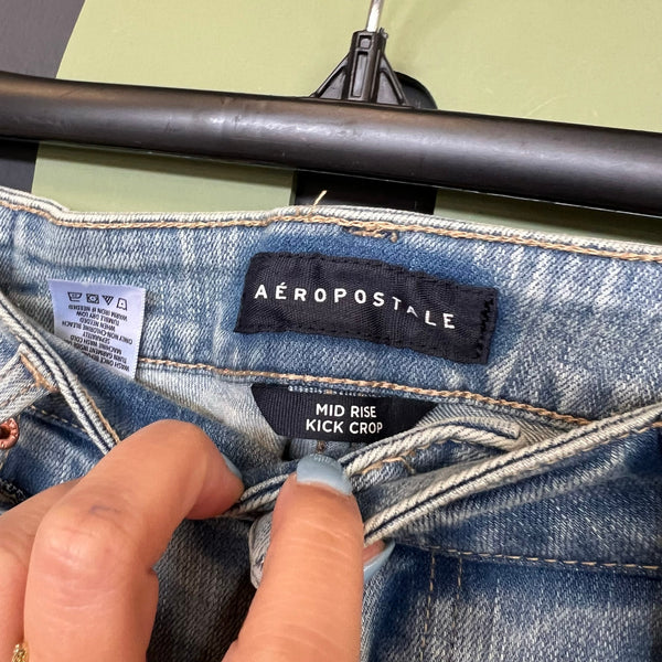 NWT Aeropostale Light Wash Mid Rise Kick Crop Straight Leg Jeans Size 0