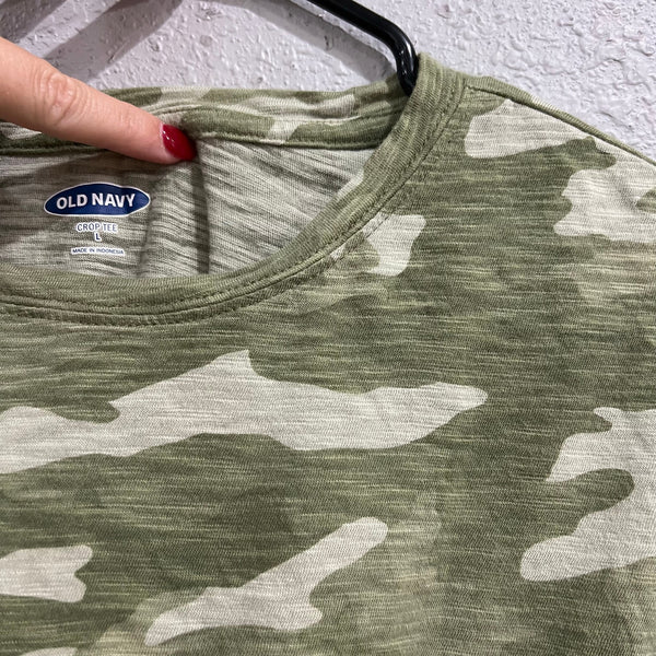 Old Navy Women's Camo Crop Tee Size Large