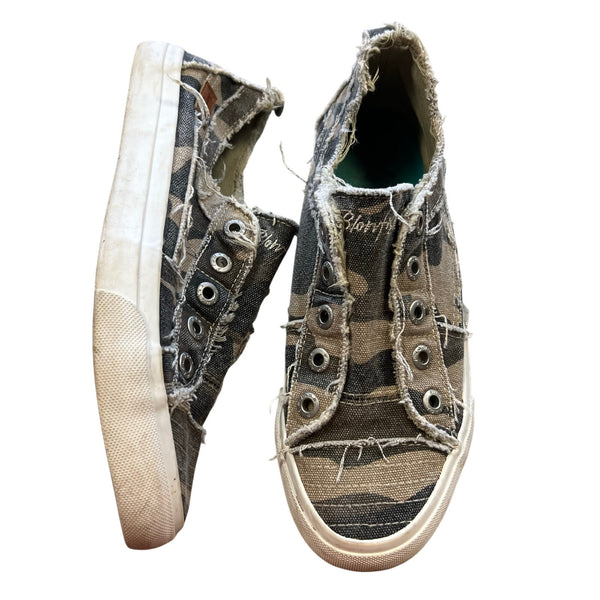 Blowfish Malibu Camo Slip On Sneakers Size 8.5