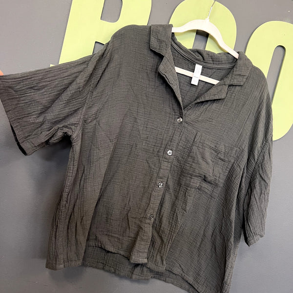 Stars Above Women's Charcoal Gauze Button Down Top Size Large