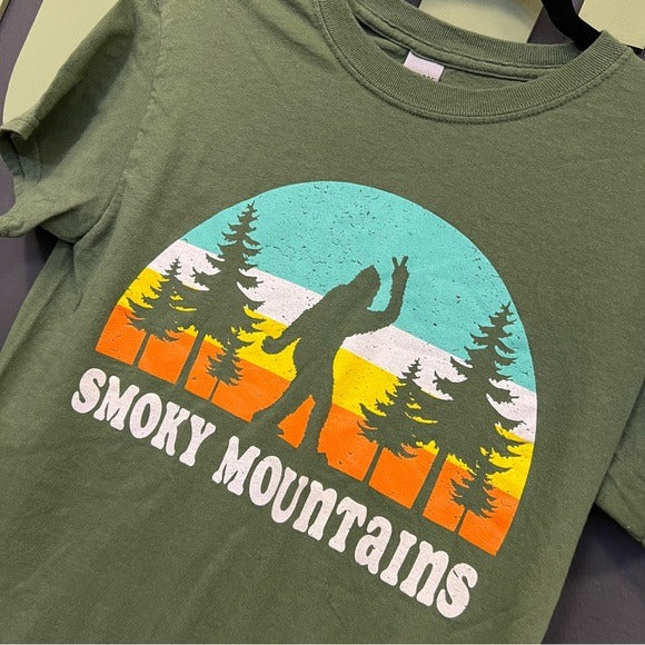 Smoky Mountains Sasquatch Unisex Green Graphic Tee Small