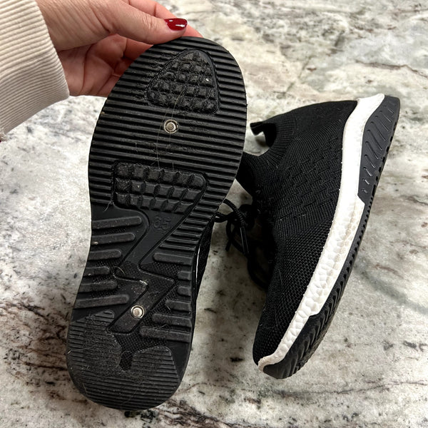 Women's Black Slip On Sneakers Size 6.5