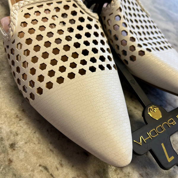 NWT Big Buddha White Woven Mule Pointed Toe Sandal Size 7