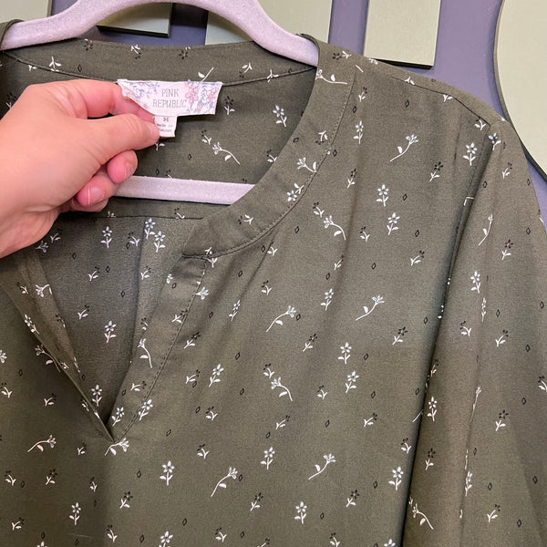 Pink Republic Floral Olive Green V-Neck Blouse Medium