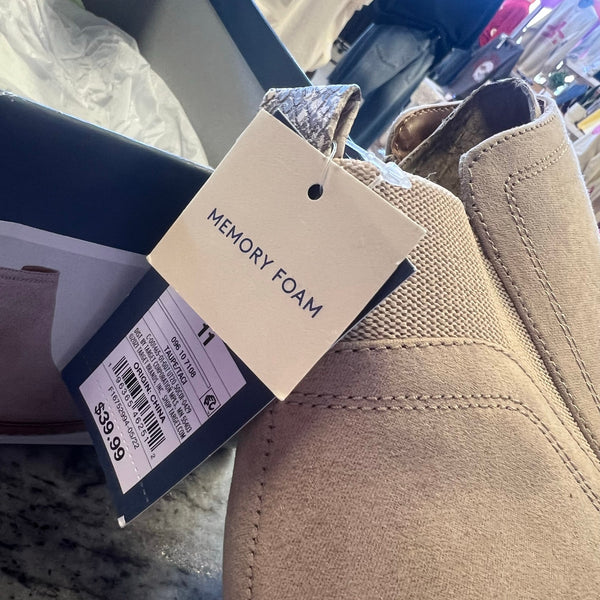 NWT Universal Thread Taci Memory Foam Boots Size 11