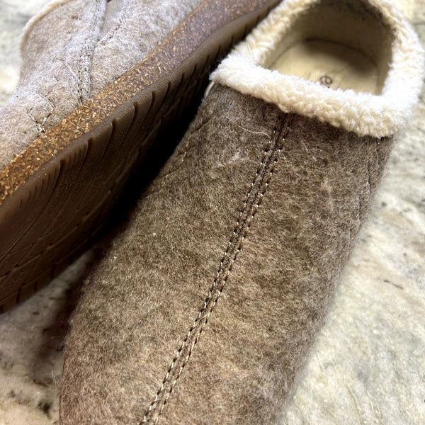 Earth Origins Light Brown Felt Faux Fur Lined Casual Slip Ons Size 9