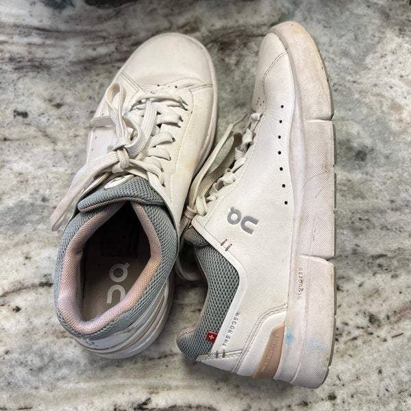 On Running The Roger Advantage Sneaker Size 6.5