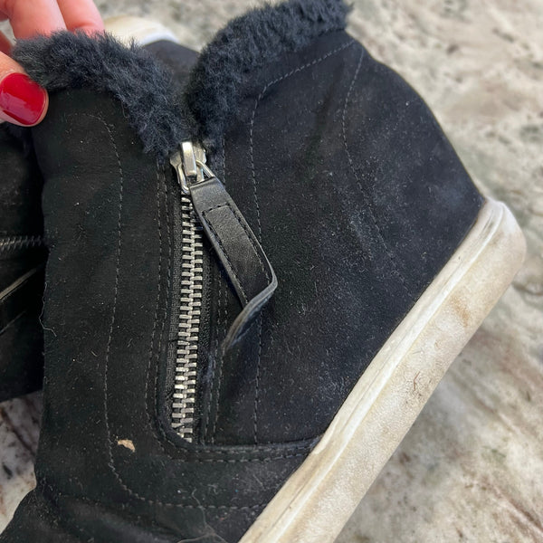 Women's Black Sherpa Lined Pull On Sneakers Size 9.5
