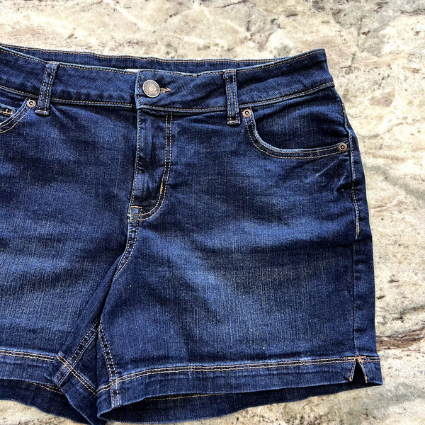 Maurices Dark Wash Denim Shorts Size 14