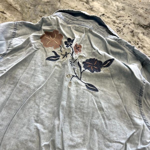 Women's Floral Embroidered Denim Button Down Top Medium