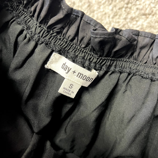 Day + Moon Boutique Black Lace Ruffle Skort Size Small