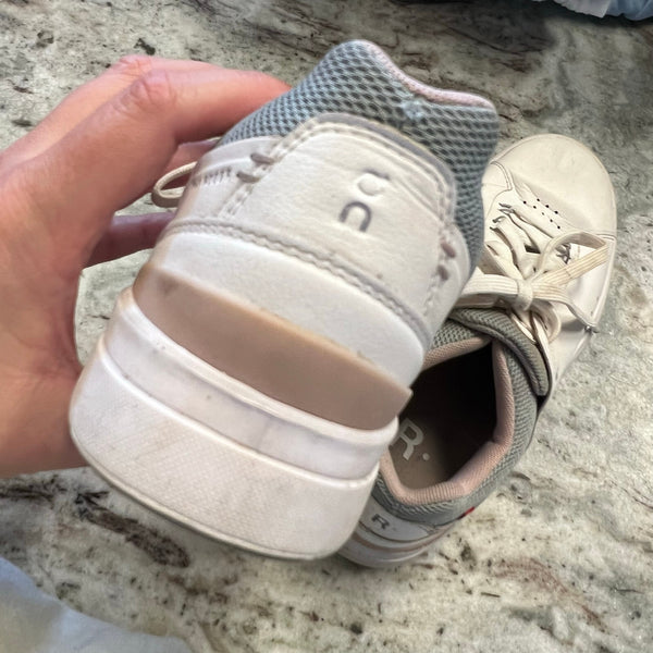On Running The Roger Advantage Sneaker Size 6.5