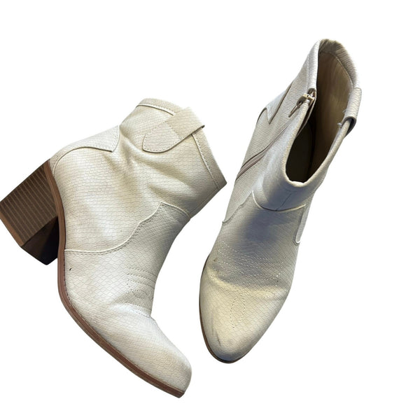 Soda Faux Leather White Reptile Ankle Booties Size 10