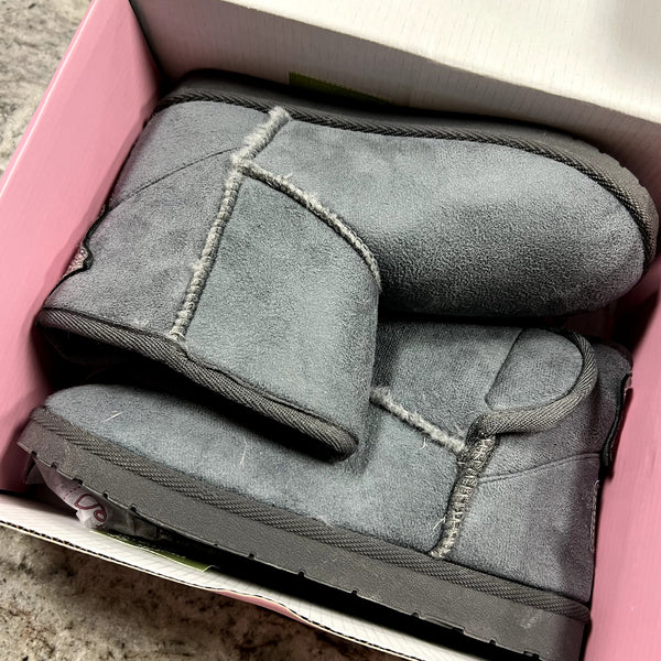 NEW Olivia Miller Girl Gray Fuzzy Sherpa Boots Size 5 Youth