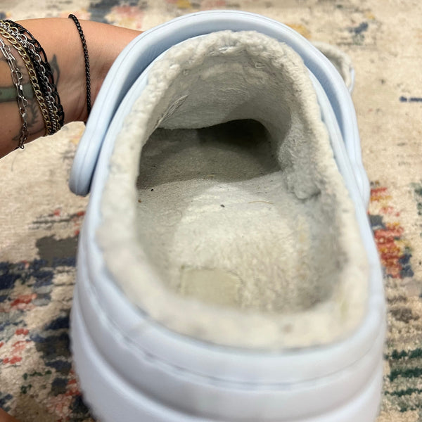 Crocs Light Blue Sherpa Lined Size 9