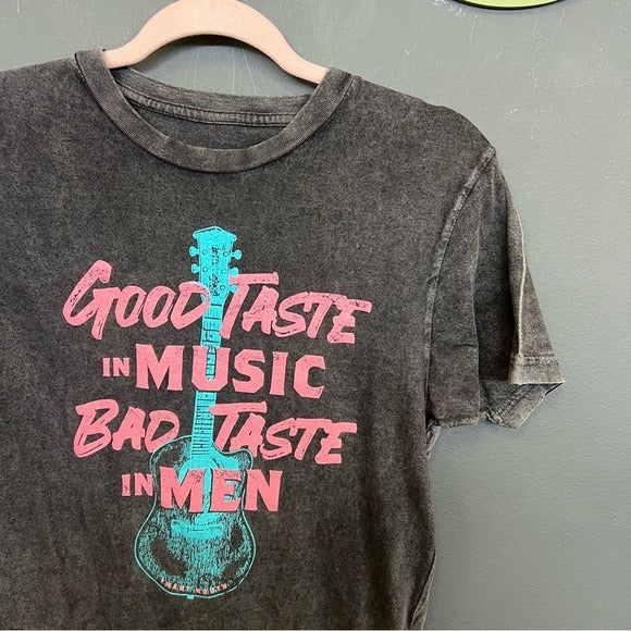 Good Taste in Music Bad Taste in Men Acid Wash Smart Mouth Graphic Tee Small