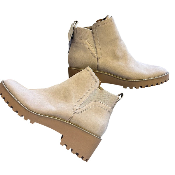 NWT Universal Thread Taci Memory Foam Boots Size 11