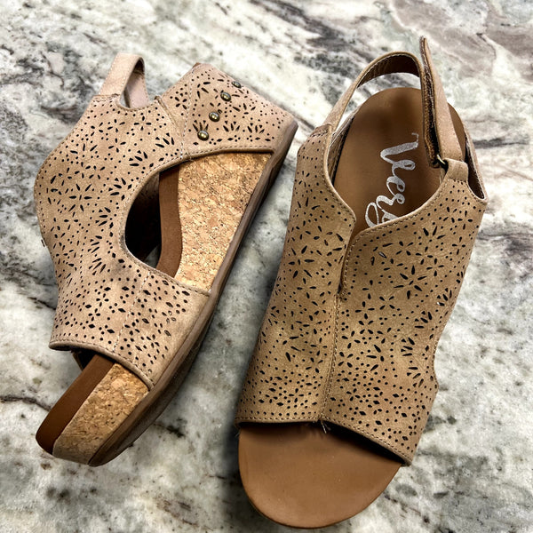 Very J Free Fly Cork Wedges Size 9