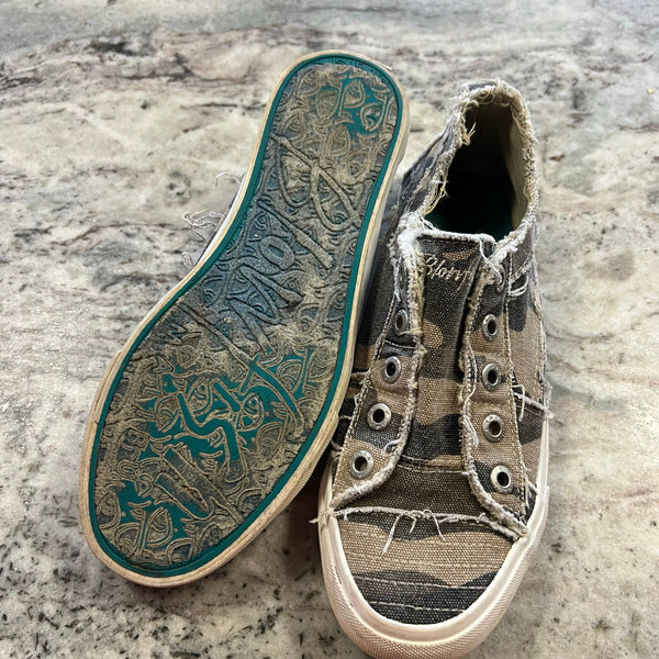 Blowfish Malibu Camo Slip On Sneakers Size 8.5