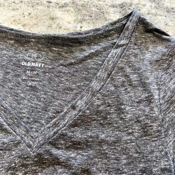 Old Navy Gray Basic V-Neck Top Size Medium