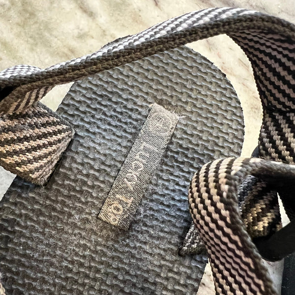 Lucky Top Girls Black + White Strappy Water Sandals Size 4