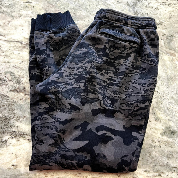 Under Armour Two Tone Black Loose Fit Camo Joggers Size Youth XL