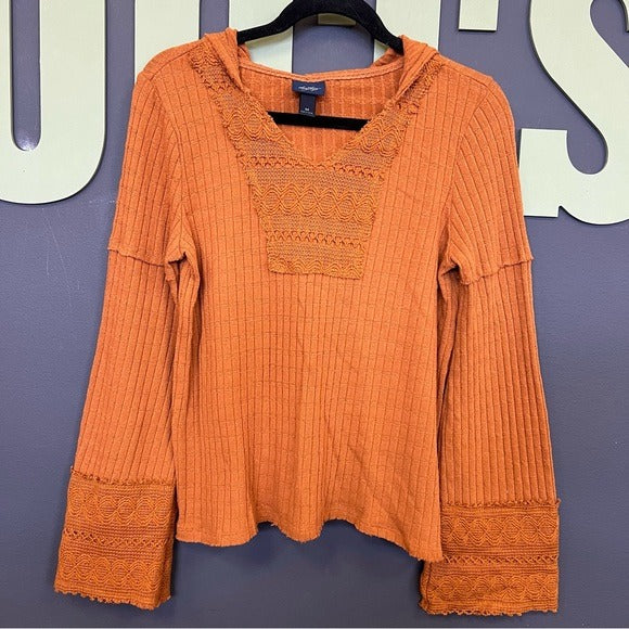 Daytrip by BKE Orange Hooded Bell Sleeve Embroidered V-Neck Blouse Medium