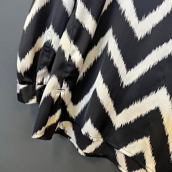 Chico's Black + White Chevron Satin Blouse Size XL
