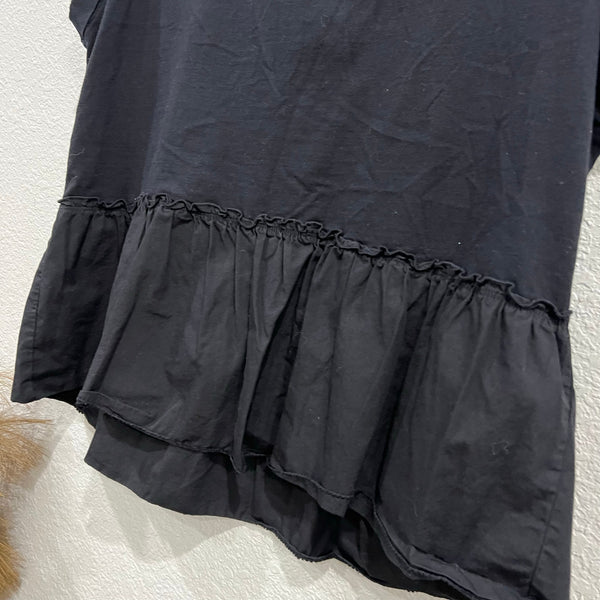 Wonderly Women's Black Sleeveless Ruffle Hem Blouse Medium