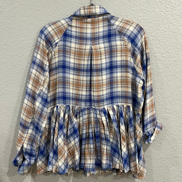 Cato Butter Soft Blue + Brown Plaid Ruffle Hem Pearl Button Down Top Large