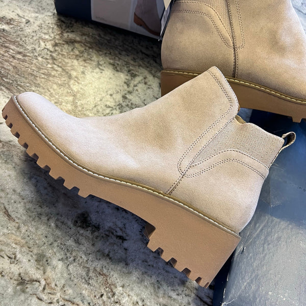NWT Universal Thread Taci Memory Foam Boots Size 11