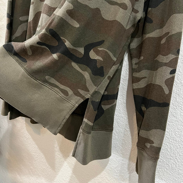 Time and Tru Camo Side Slit Pullover Crew Neck Sweatshirt XL