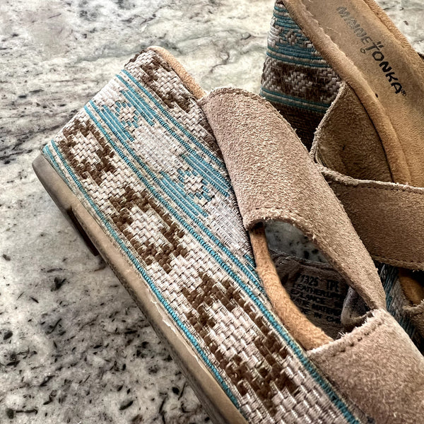 Minnetonka Aztec Wedge Open Toe Sandals Size 8