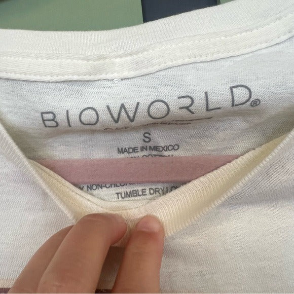 Bioworld Nature Ivory Short Sleeve Crew Neck Deer Sunset Graphic Tee Size Small