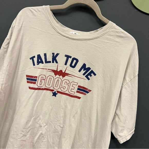 Talk to Me Goose Top Gun Graphic Tee Size Large