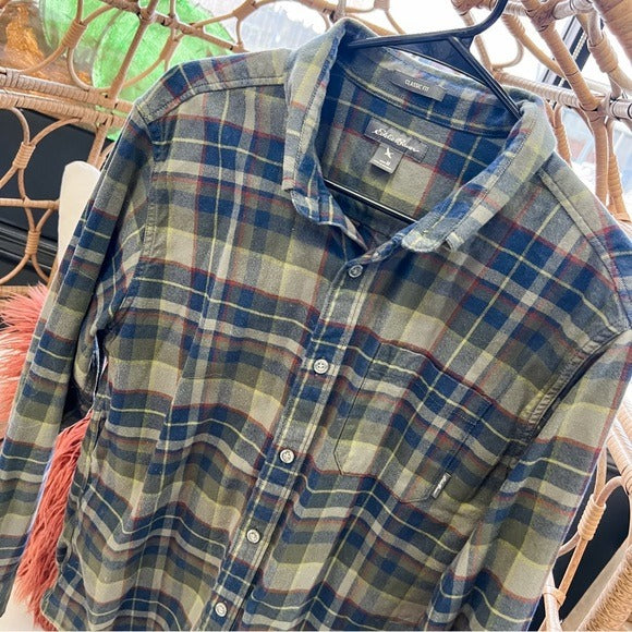 Eddie Bauer Casual Fit Navy + Olive Button Down Plaid Shirt Size Medium