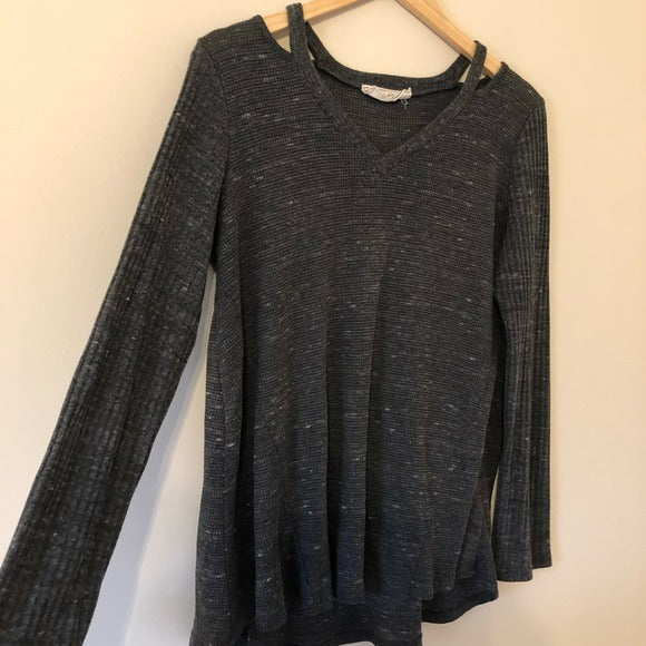 Sinuous Thermal Cold Shoulder Top Size Medium