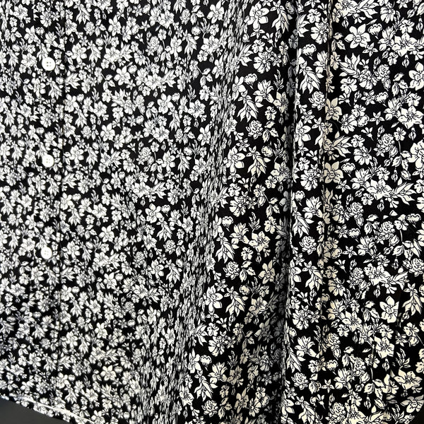 NWOT Men's Black + White Floral Silk Feel Button Down Large