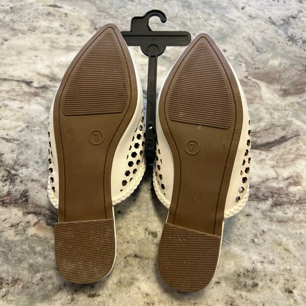 NWT Big Buddha White Woven Mule Pointed Toe Sandal Size 7