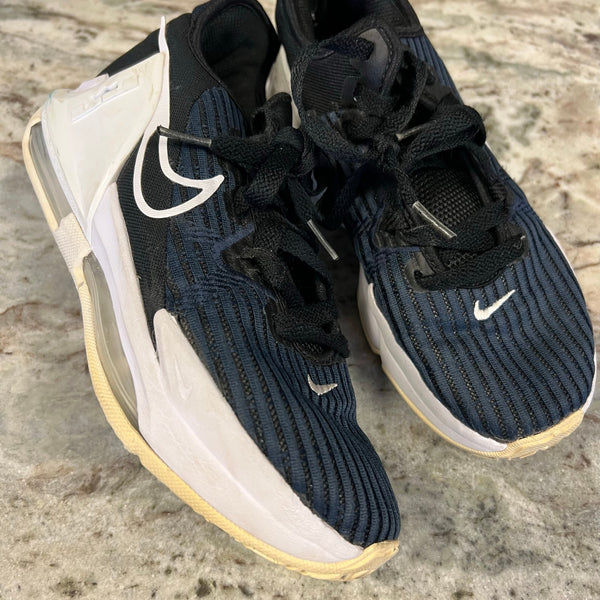Nike LeBron Witness 6 Basketball Shoes Size  5 Youth