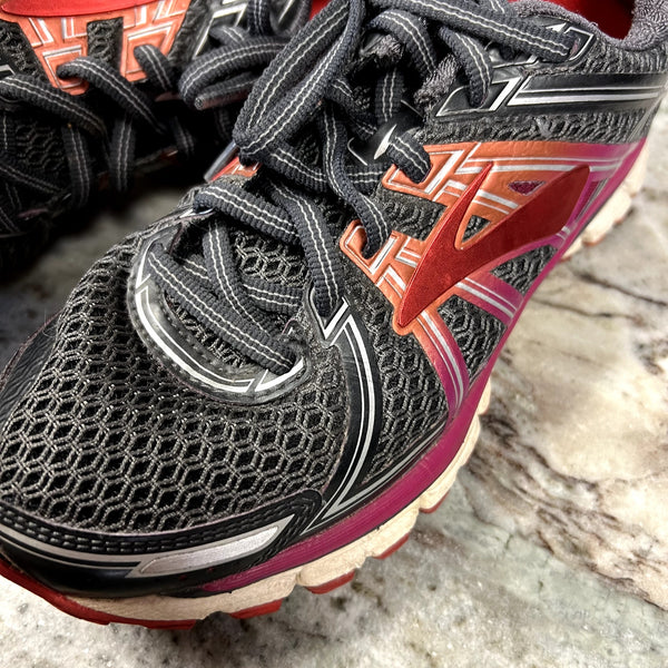 Brooks Adrenaline GTS 17 Running Sneakers Size 6