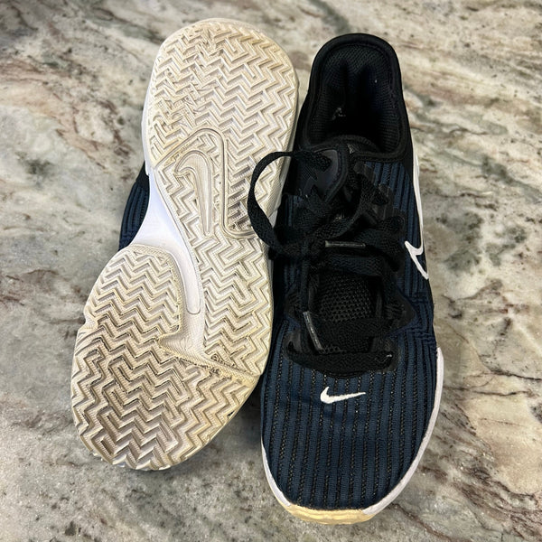 Nike LeBron Witness 6 Basketball Shoes Size  5 Youth